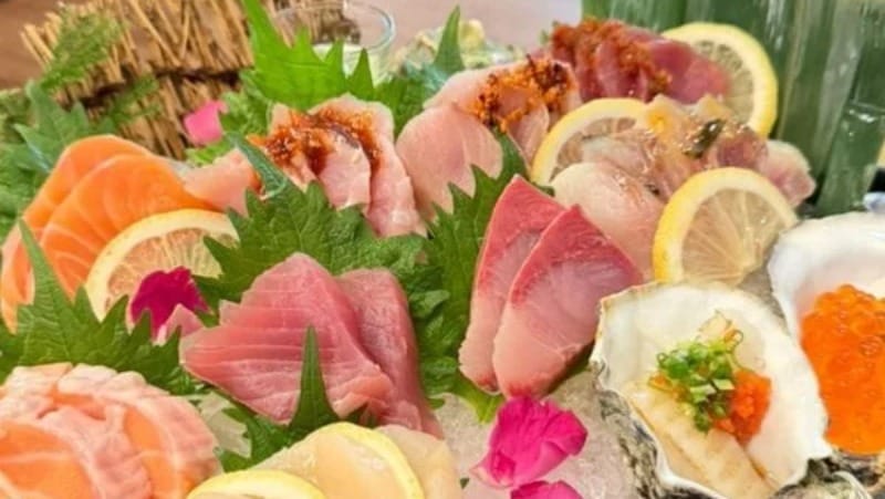 เชฟครัวเย็น ร้านอาหารญี่ปุ่น Maguro - อินท์ อินเตอร์เซค พระราม 3 (INT-Intersect Rama3)