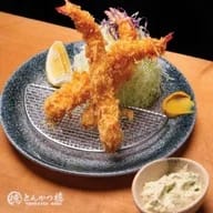 พนักงานบริการ ร้าน Tonkatsu Aoki สาขา One Bangkok (ชั้นที่ 3 อาคารเดอะสตอรี่ส์)