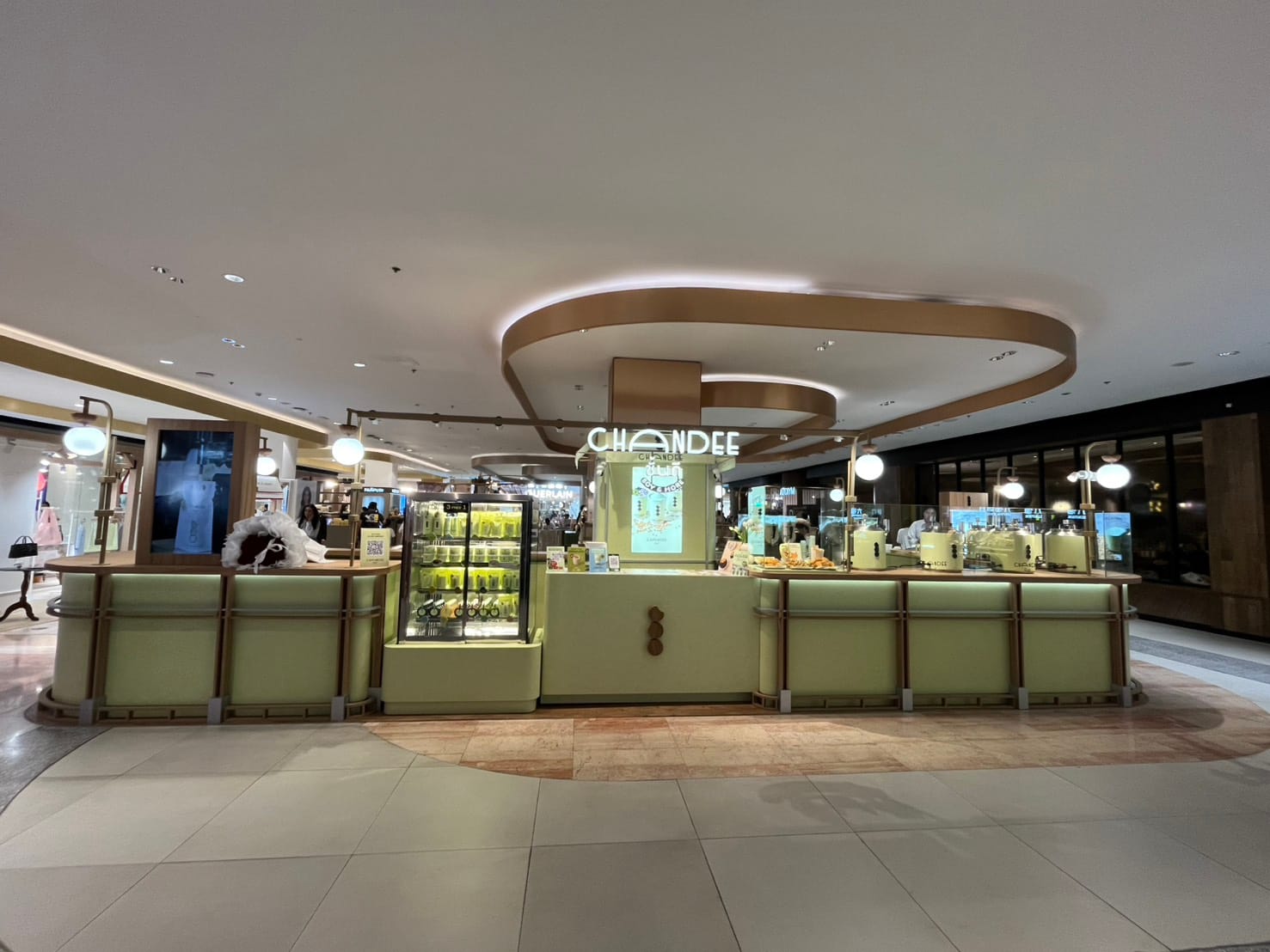 พนักงานสาขา พนักงานบริการ พนักงานหน้าร้าน - สาขา เซ็นทรัลเวิลด์//Central World