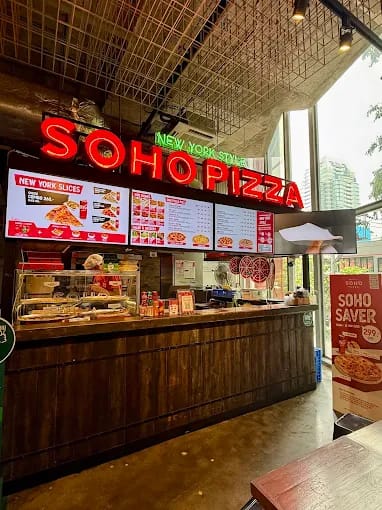 พนักงานประจำสาขาร้านพิซซ่า Soho Pizza (Crew)