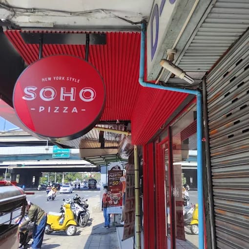 พนักงานประจำสาขาร้านพิซซ่า Soho Pizza (Crew)