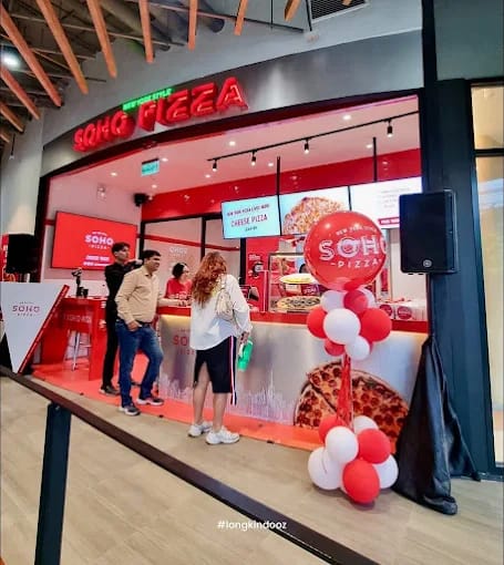 พนักงานประจำสาขาร้านพิซซ่า Soho Pizza (Crew)
