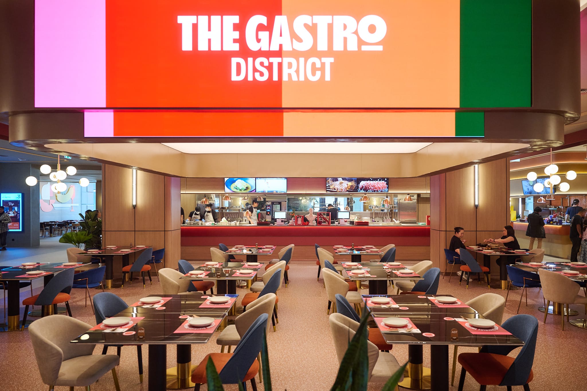 พนักงานบริการ(ร้านThe Gastro District - One Bangkok)