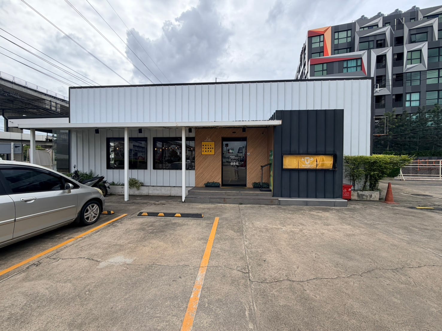 Bulltones Cafe - Image 3