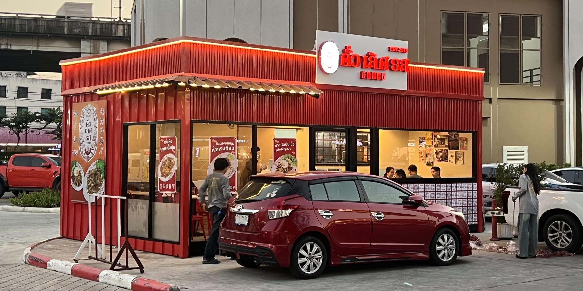 พนักงานบริการ + แคชเชียร์ (Service & Cashier) ประจำร้านคั่วเลิศรส-ศูนย์การแพทย์ มหิดล ศาลายา workplace