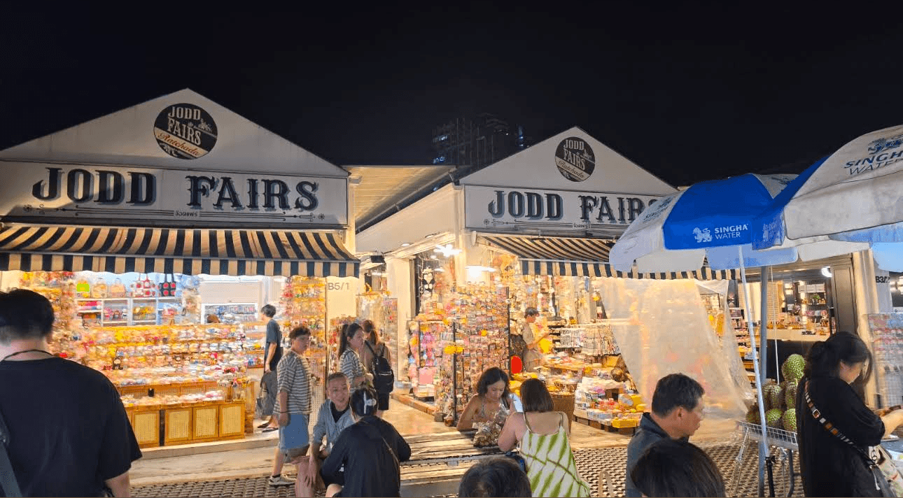Commis Chef (พนักงานครัว) workplace